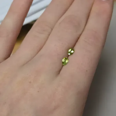 Pair of Faceted Peridot - 0.9ct Total