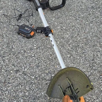 WORX Command Feed Cordless Weed Whip String Trimmer with Battery and Charger