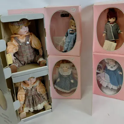 4 Li'l Innocents Dolls, 2 Mann's Collectibles