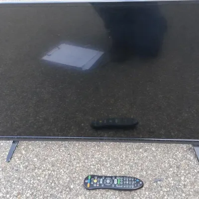 Sale Photo Thumbnail #51: Vizio 40" Flatscreen T.V. w/ Remote