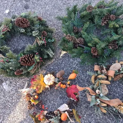 4 Seasonal Wreaths
