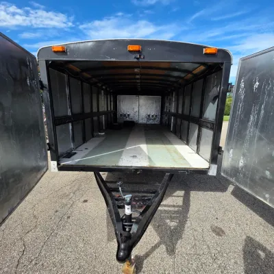 1990 Pace American Dual-Axle Enclosed Snowmobile Trailer - more photos (2) - Lot 7310446