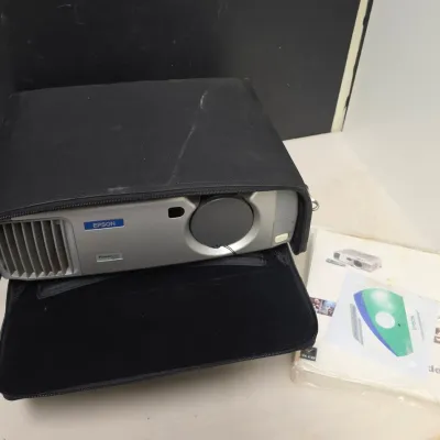 Powerlite 600p Epson Projector with XBOX Case