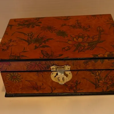 Sale Photo Thumbnail #61: Vintage Wooden Lacquer Asian Jewelry Box - Floral Brass Clasp & Velvet Inside