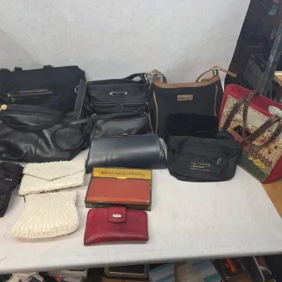 14 Vintage Purses, Handbags, and Wallets