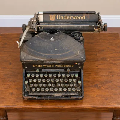 1930's Underwood Noiseless Standard Manual Typewriter