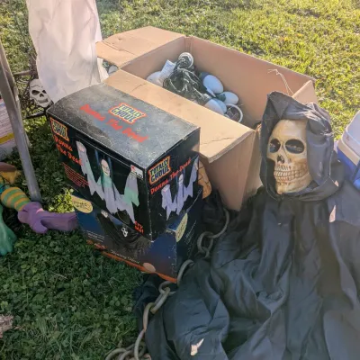 Sale Photo Thumbnail #95: Outdoor Halloween decor
