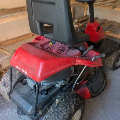 Sale Photo Thumbnail #106: Craftman Riding Lawnmower 