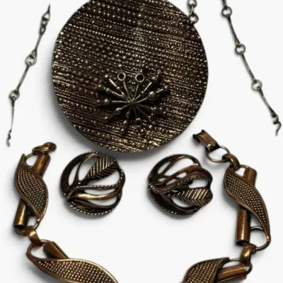 Sale Photo Thumbnail #36: Textured circular pendant necklace & other pieces