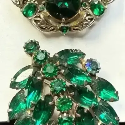 Sale Photo Thumbnail #64: Vintage Emerald Green Rhinestone Brooches