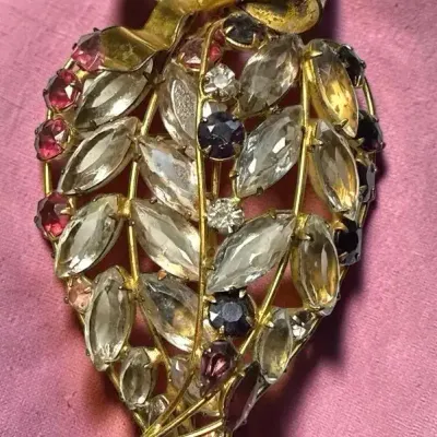 Sale Photo Thumbnail #76: Vogue Sterling Brooch