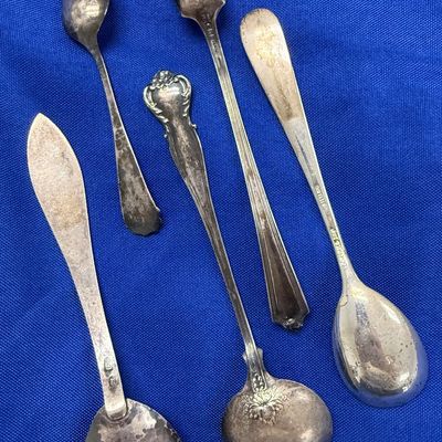 Sale Photo Thumbnail #420: Includes five assorted spoons by various makers. The total weight is 91.61 grams. [RS]