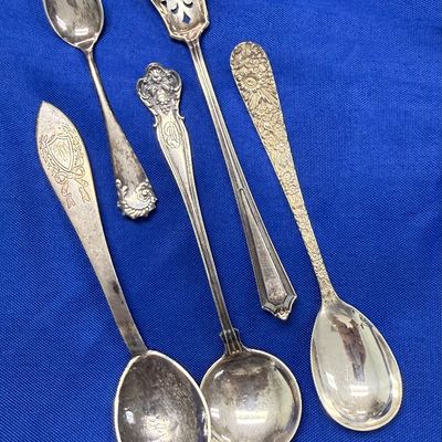 Sale Photo Thumbnail #419: Includes five assorted spoons by various makers. The total weight is 91.61 grams. [RS]