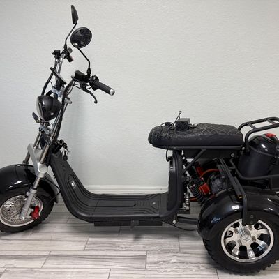 Sale Photo Thumbnail #432: This is known as the Shansu CP-3, or CityCoCo Trike Variant. It has  high-torque differential brushless motor setup. It has an estimated range of 25-35 miles with a full charge, and can reach speeds of 25-30mph. Includes charger, an extra set of keys, and