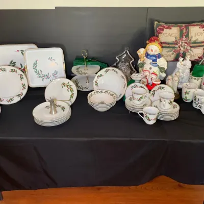 Large Christmas Holly Fine China Dinnerware Collection, Serving Trays & Holiday Décor