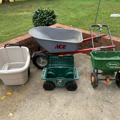 ACE Wheelbarrow & Scotts SpeedyGreen 3000 with 2 Garden Carts