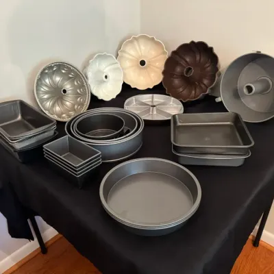 Bundt & Other Baking Pans