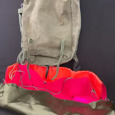 Vintage Demolition Outfit UDT Mark 133 Mod 2 Canvas Satchel Stored With Orange/Pink/Green Nylon Pad