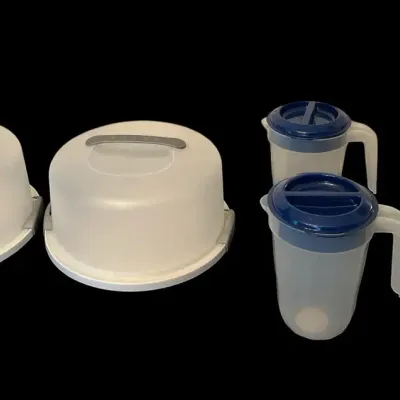 2 Sterilite Plastic Cake Carriers & 3 Packetware Plastic Pitchers