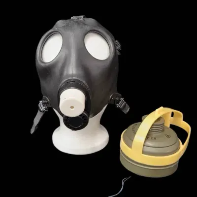  Gas Mask And  Filter Canister