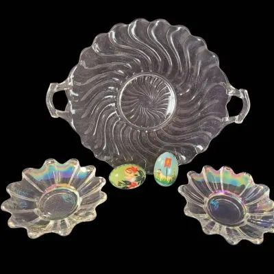 CK204 Iridescent Federal Glass Trinket Dishes, Fostoria Swirl Glass Plate & Two  Wooden Easter Eggs 