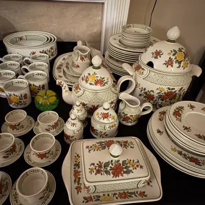 Sale Photo Thumbnail #28: Vintage Villeroy & Boch floral pattern ceramic dinnerware set, including teacups, plates, serving dishes, a teapot, and a tureen.