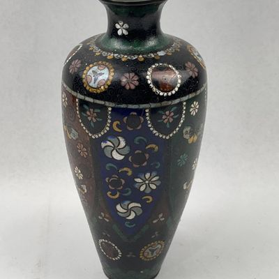 Sale Photo Thumbnail #457: Meiji Cloisonne Enamel Vase