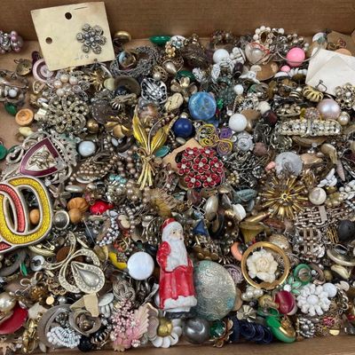 Sale Photo Thumbnail #392: Swank & Costume Jewelry & Buttons