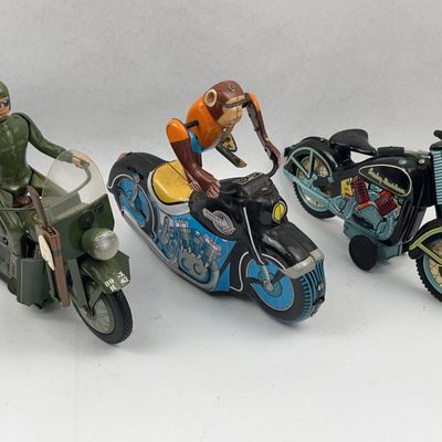 Sale Photo Thumbnail #535: 3 Harley-Davidson Tin Wind-Up Cycles