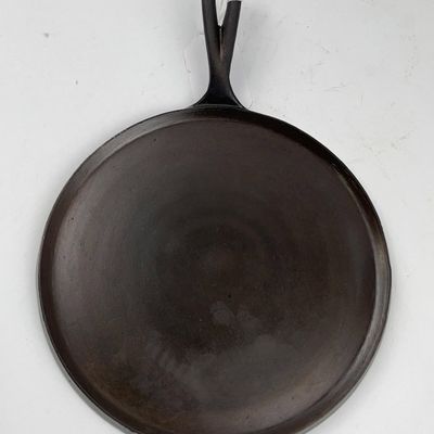 Sale Photo Thumbnail #97: Wapak Z-Logo Cast Iron Round Griddle