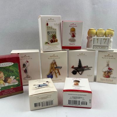 Sale Photo Thumbnail #514: Hallmark Keepsake Ornaments & Calendar