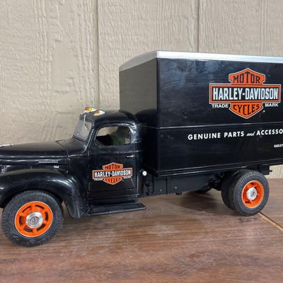 Sale Photo Thumbnail #3: Harley-Davidson KB-5 Die-Cast Truck