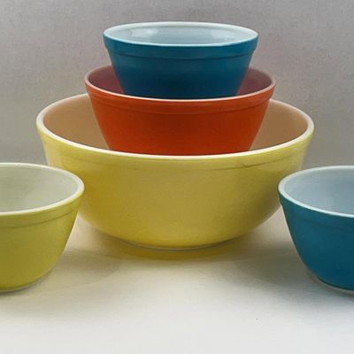 Sale Photo Thumbnail #496: Pyrex Set 5 Milk Glass Bowls