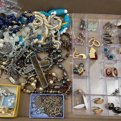 Sale Photo Thumbnail #463: Costume Jewelry: Necklaces & More