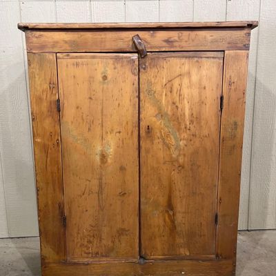 Sale Photo Thumbnail #20: Primitive Pine Cupboard