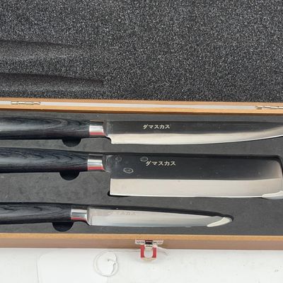 Sale Photo Thumbnail #384: Damasukasu Hanshu Knife Set with Case