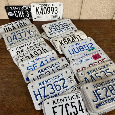 Sale Photo Thumbnail #500: 25 KY, TN, MI, IL & IA License Plates