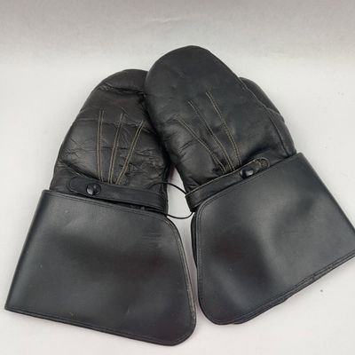 Sale Photo Thumbnail #532: Pair Harley-Davidson Leather Mittens