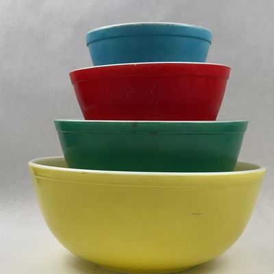 Sale Photo Thumbnail #337: 4 Pyrex Primary Color Nesting Bowls