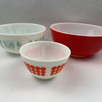Sale Photo Thumbnail #408: Pyrex Milk Glass Nesting Bowls, Set 3
