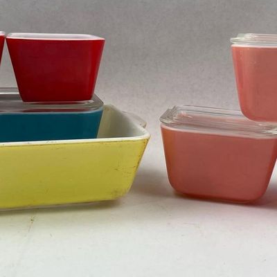 Sale Photo Thumbnail #497: Pyrex Refrigerator & Ovenware Set