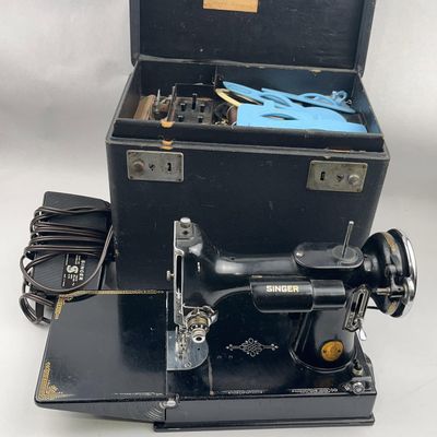 Sale Photo Thumbnail #22: Singer 221 Featherweight Sewing Machine