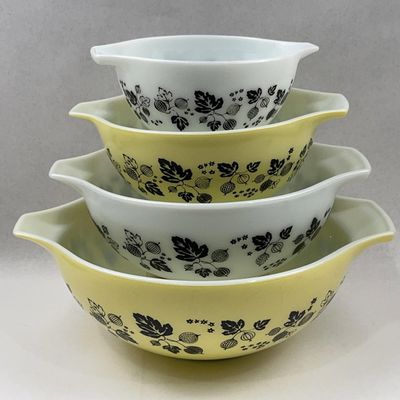 Sale Photo Thumbnail #409: 4 Pyrex Gooseberry Cinderella Bowls