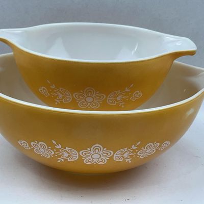 Sale Photo Thumbnail #339: Set Pyrex Butterfly Gold Bowls