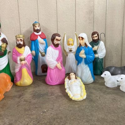 Sale Photo Thumbnail #415: Blow Mold Nativity Figures