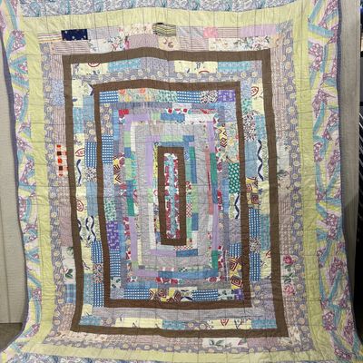 Sale Photo Thumbnail #480: Mixed Fabric Courthouse Steps Quilt