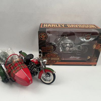Sale Photo Thumbnail #539: 2 Harley-Davidson Die-Cast Motorcycles