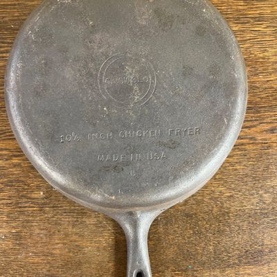 Sale Photo Thumbnail #101: Griswold Cast Iron Chicken Fryer