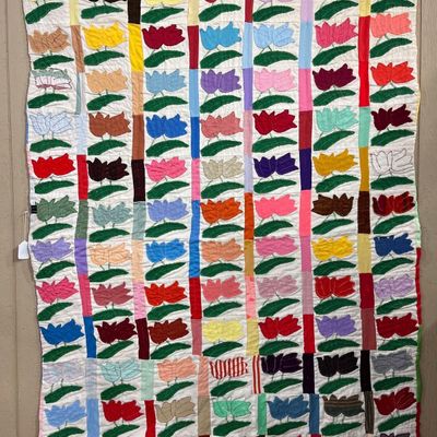 Sale Photo Thumbnail #52: Hand Appliqued Floral Cotton Quilt