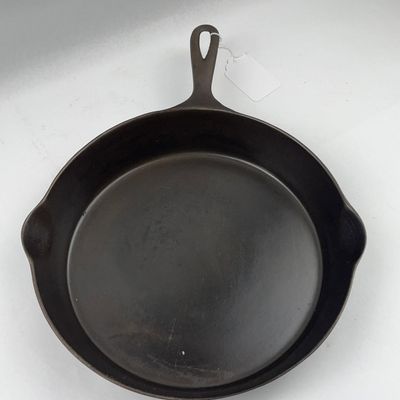 Sale Photo Thumbnail #98: Wapak No. 9 Cast Iron Skillet